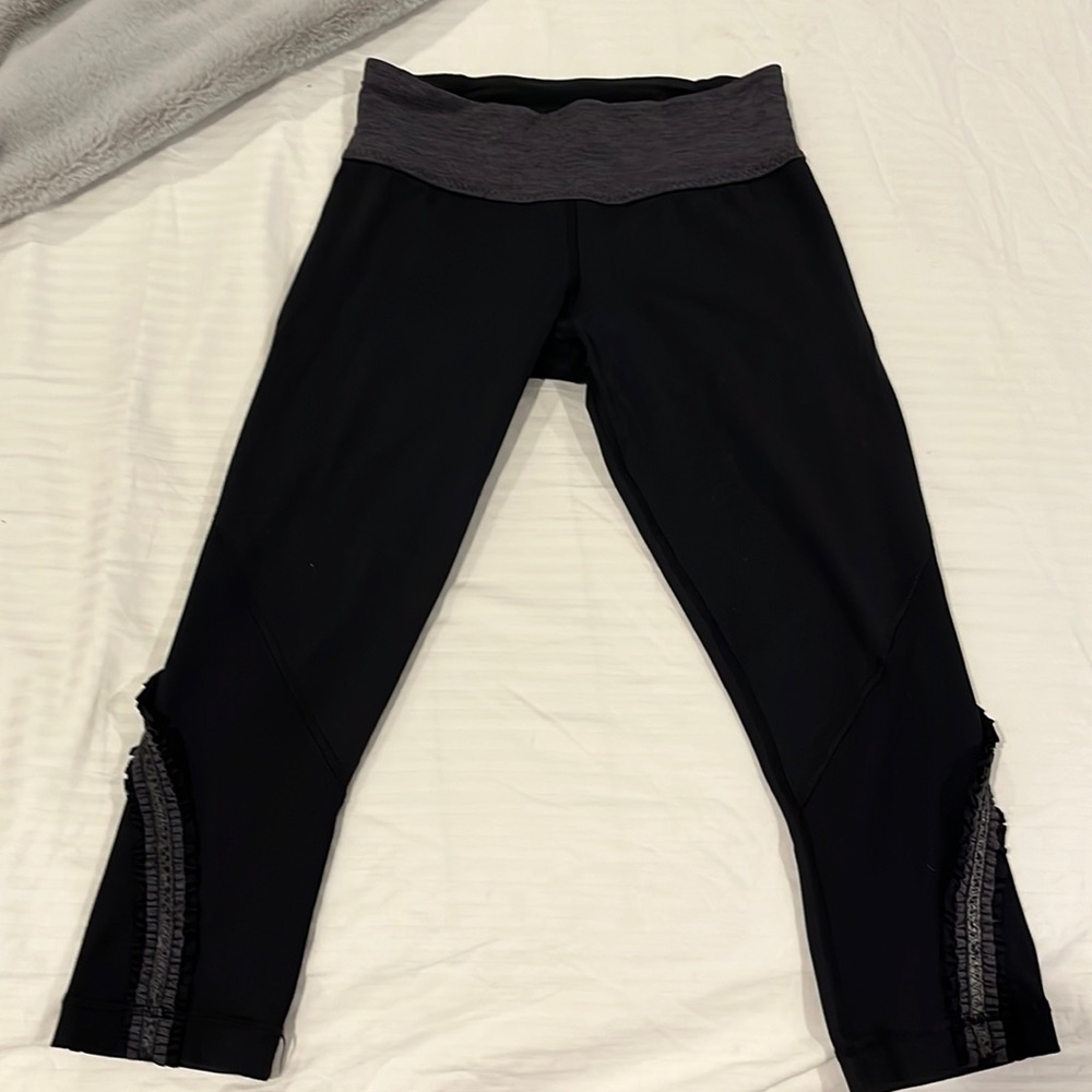 Cropped Lululemon Black and Gray Leggings Size 4